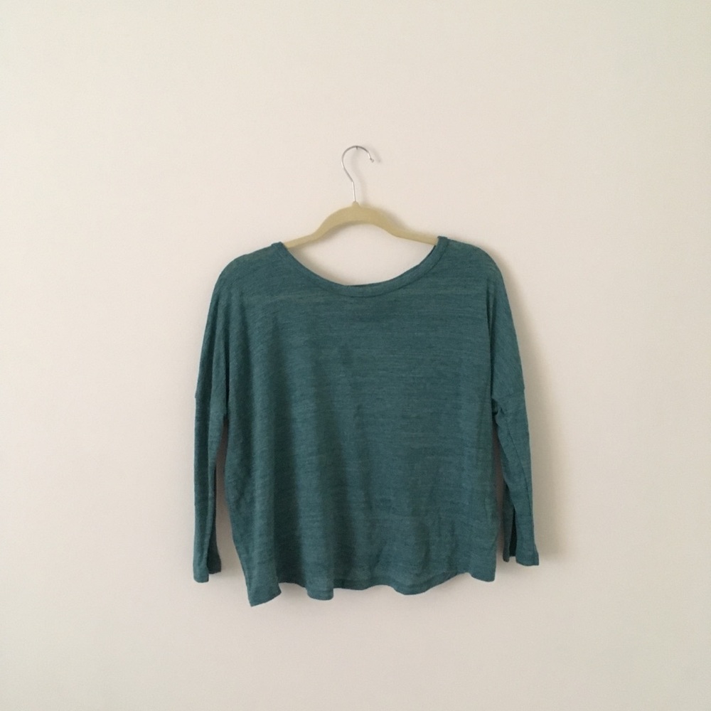 Old Navy green T-shirt